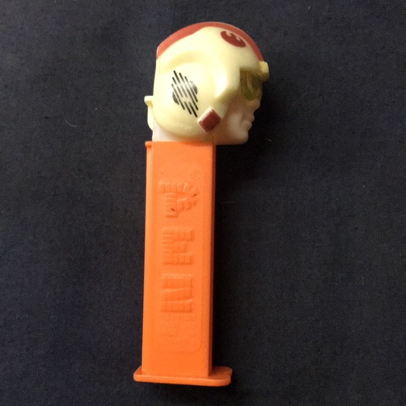 Collectible Vintage Star Wars Pez Dispenser - Luke Skywalker Pilot - Picture 2 of 7